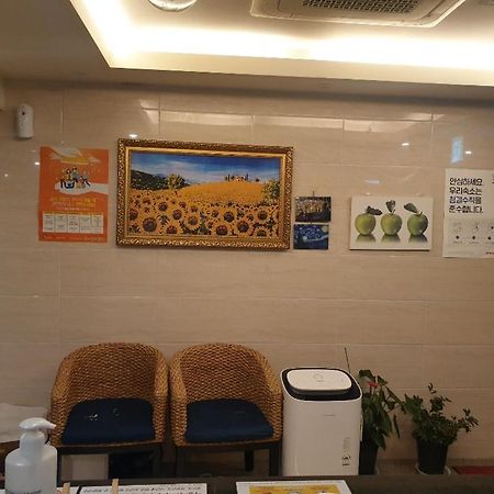 The Ozen Motel Jeju Bagian luar foto