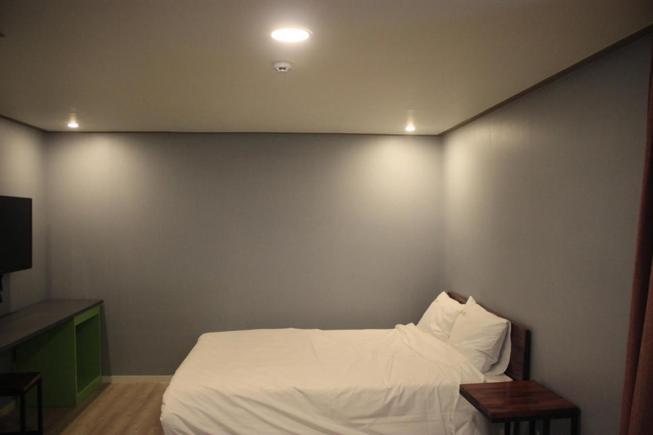 The Ozen Motel Jeju Bagian luar foto