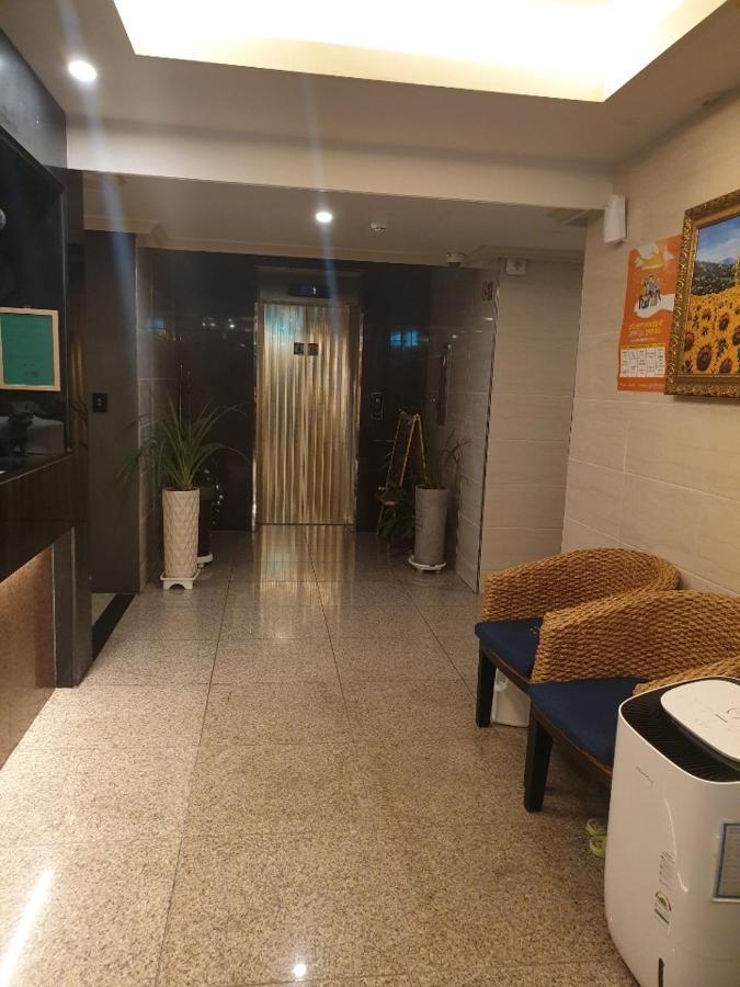 The Ozen Motel Jeju Bagian luar foto