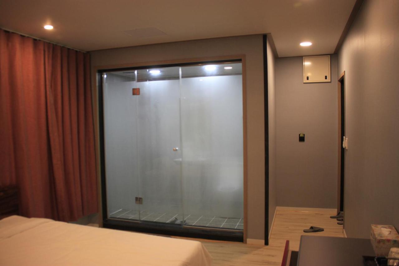The Ozen Motel Jeju Bagian luar foto